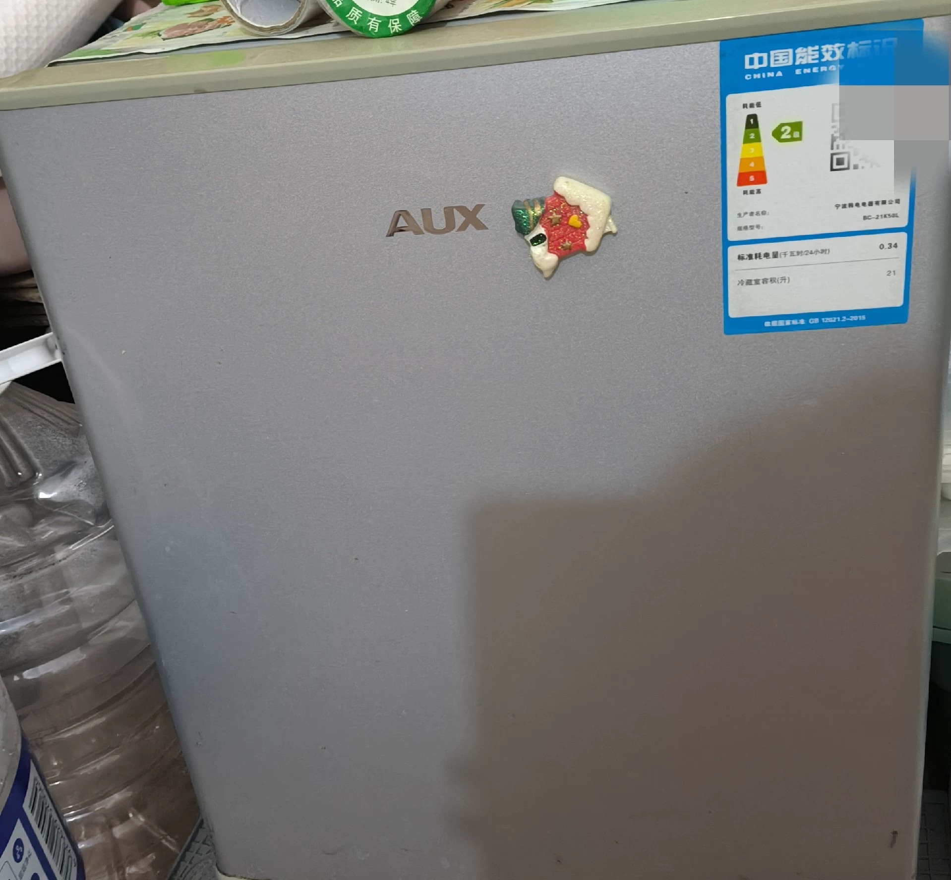 奥克斯冰箱，容量52升，用了两三个月。要搬家了，便宜出，很新！